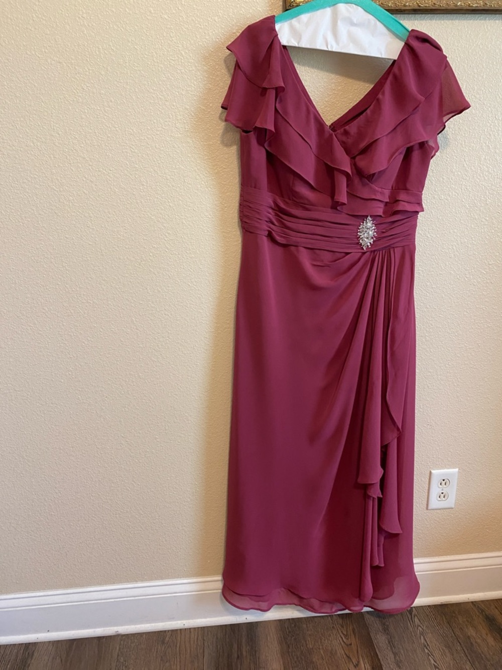 Elegant Raspberry Chiffon V-Neck Midi Dress with Rhinestone Accent